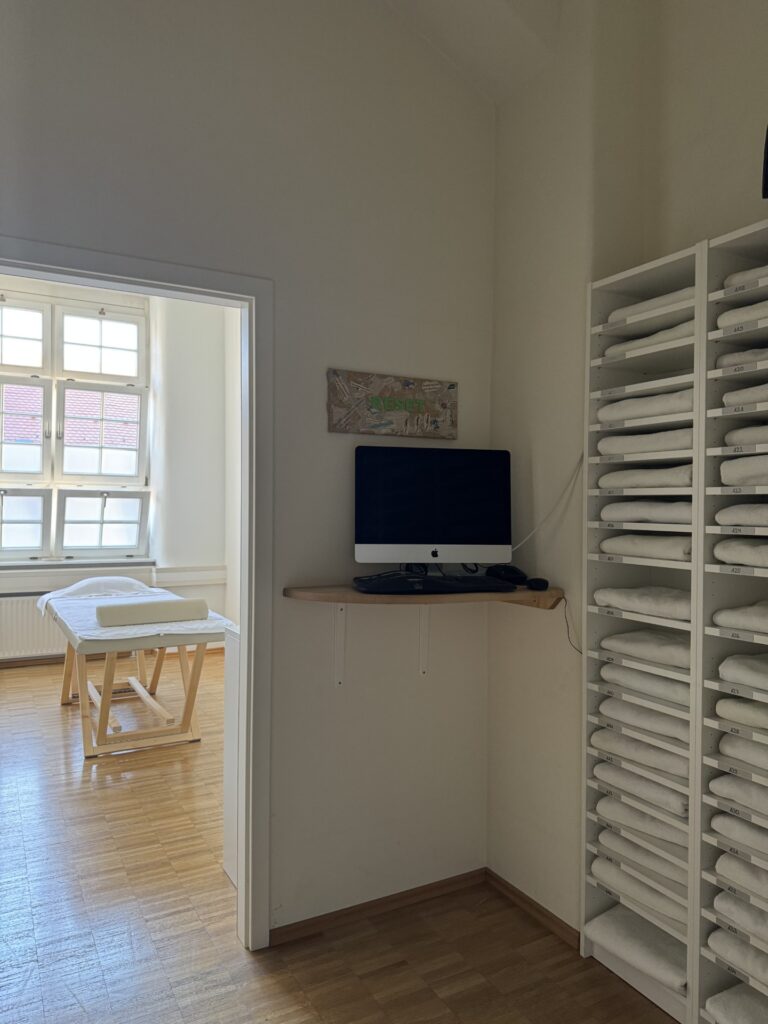 Kräutertherapie Behandlungsraum Heilpraktikerin Irina Mai Stuttgart